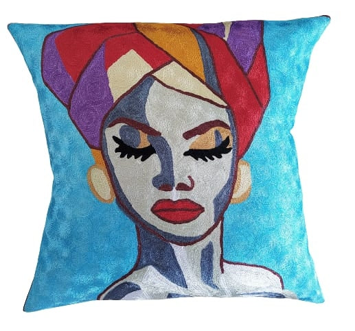 Artisanal Silk Pillow Cover with Graceful Women Portraits - Embrace Feminine Grace in Your Decor